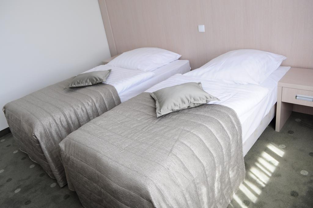 Hotel Cieplice Medi & Spa Jelenia Gora Phòng bức ảnh